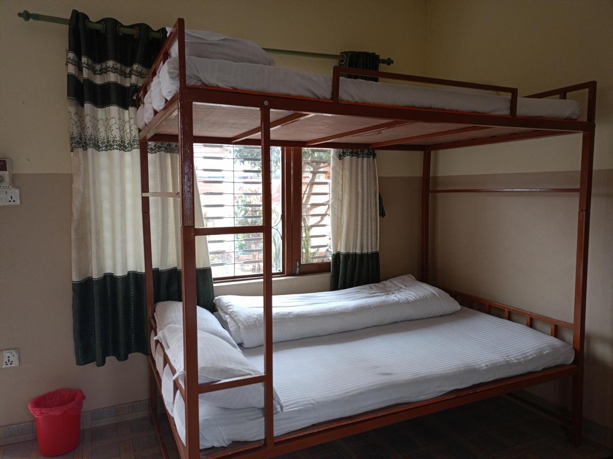 Pokhara Metro Eco Hotel Rum bild